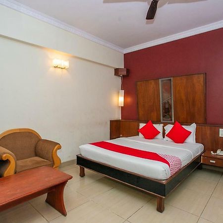 Oyo 18762 Vaishnavi Residency Hotel Bangalore Exterior photo