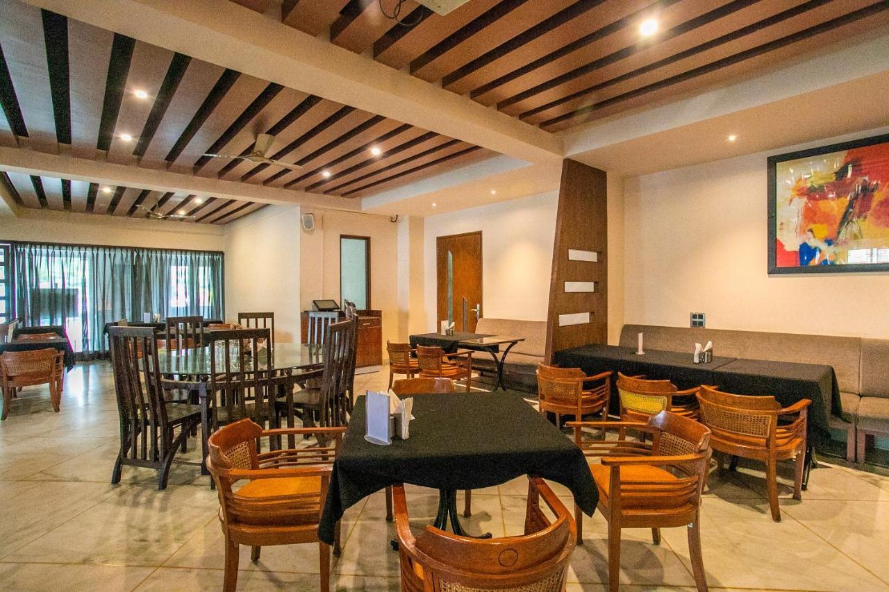 Oyo 18762 Vaishnavi Residency Hotel Bangalore Exterior photo