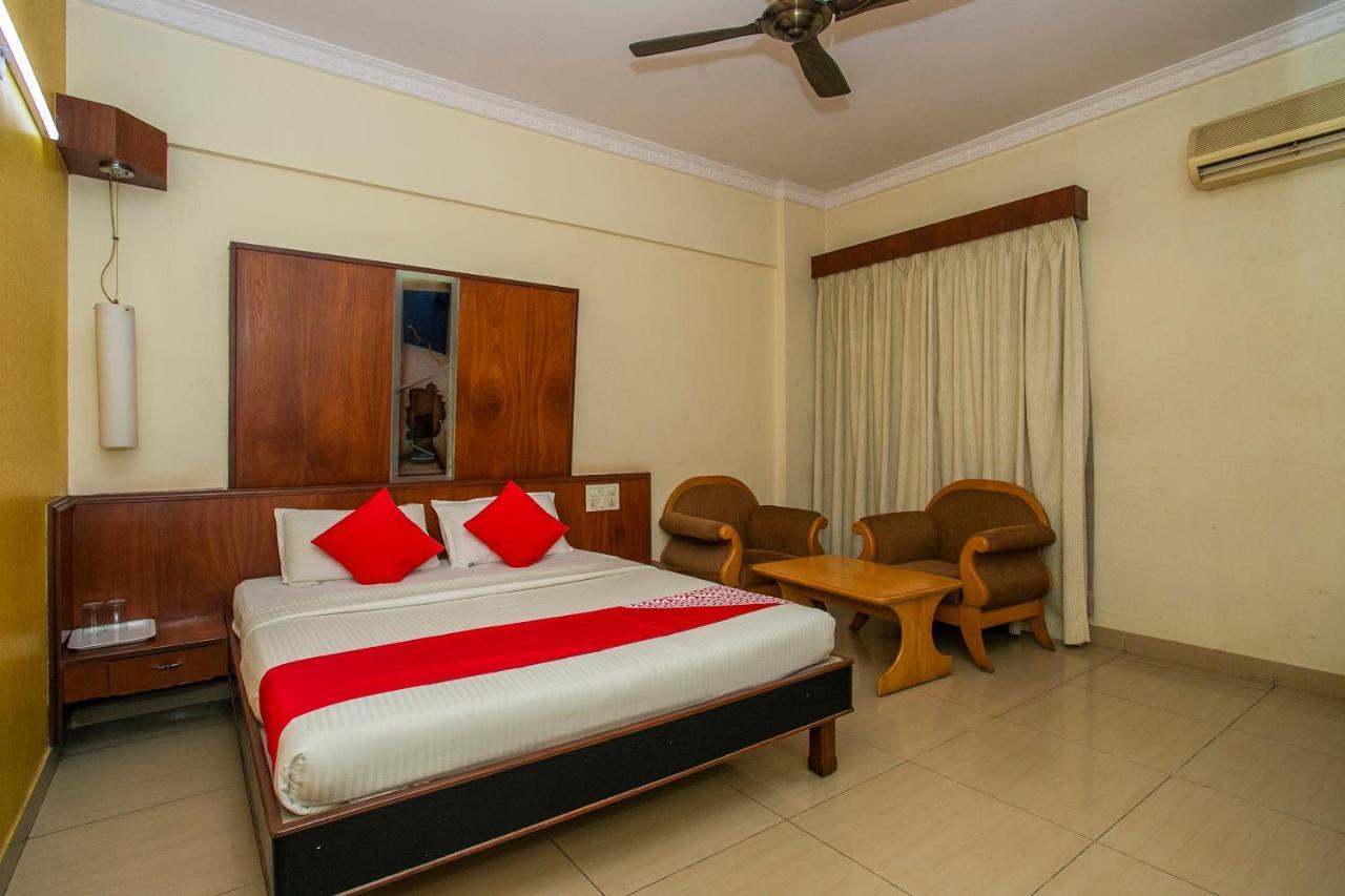 Oyo 18762 Vaishnavi Residency Hotel Bangalore Exterior photo