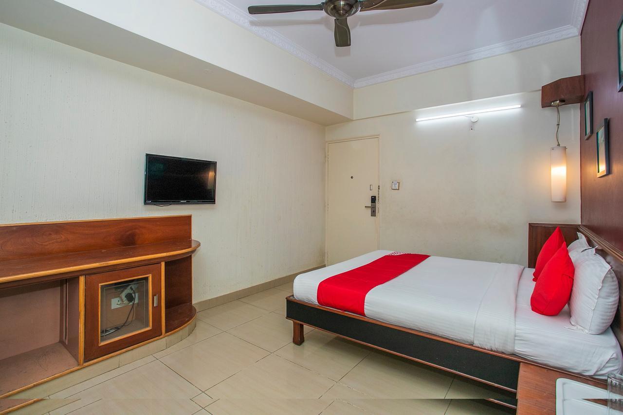 Oyo 18762 Vaishnavi Residency Hotel Bangalore Exterior photo