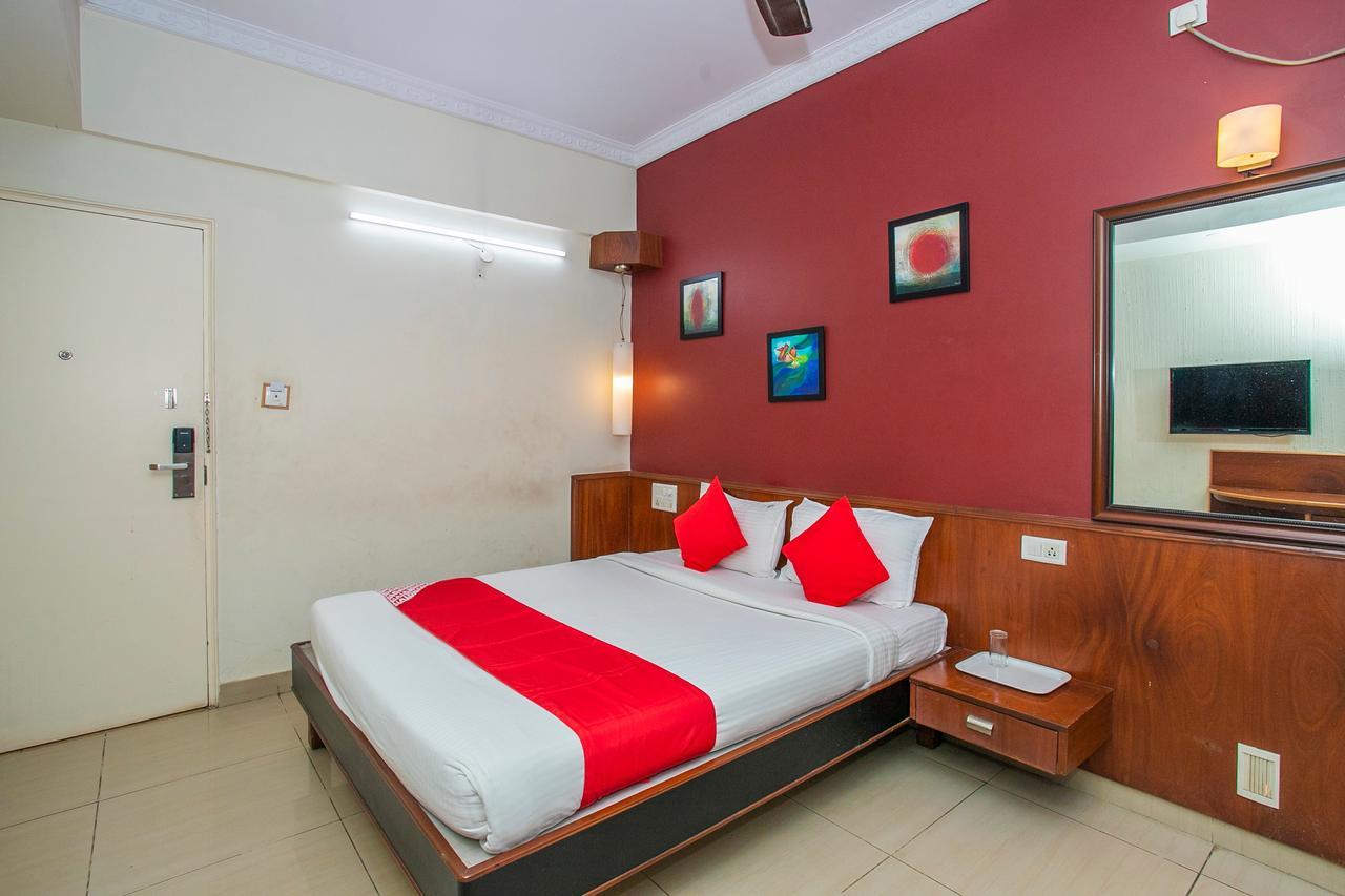 Oyo 18762 Vaishnavi Residency Hotel Bangalore Exterior photo