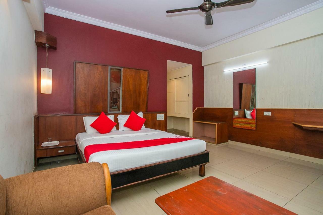 Oyo 18762 Vaishnavi Residency Hotel Bangalore Exterior photo
