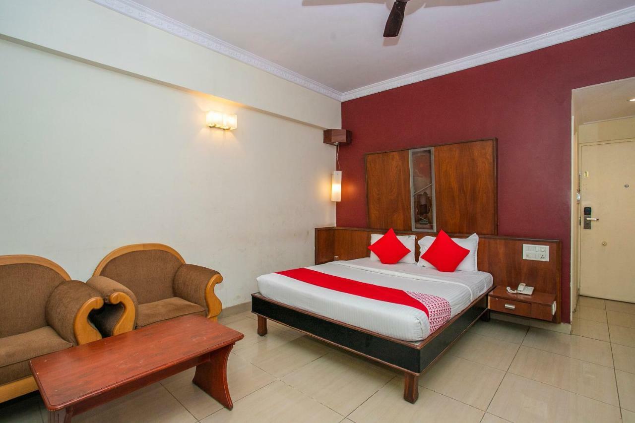 Oyo 18762 Vaishnavi Residency Hotel Bangalore Exterior photo